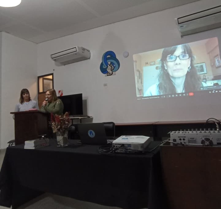 Teleconferencia de Elena Santa Cruz: “Títeres y objetos lúdicos”