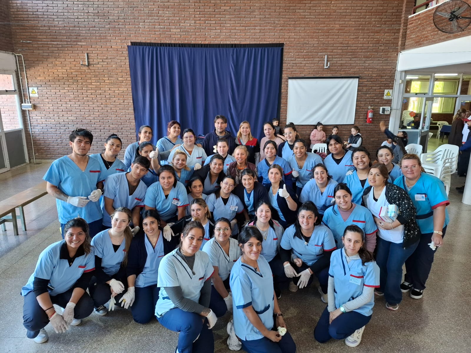 Salida de campo de estudiantes de Enfermería a la Escuela N.º 6149