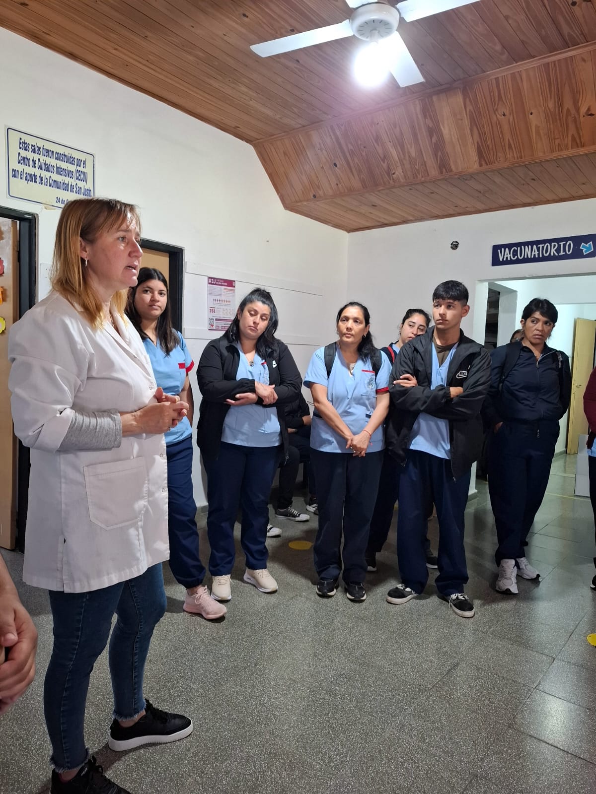 Salida de campo de estudiantes de Enfermería al CAPS San José Obrero